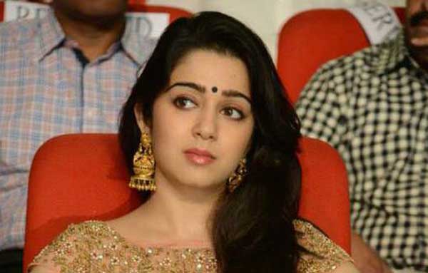 charmee kaur,puri jaganath,nithin movie,nithin movie cancel,producer council   ఛార్మిని వదిలేలా లేరుగా..!